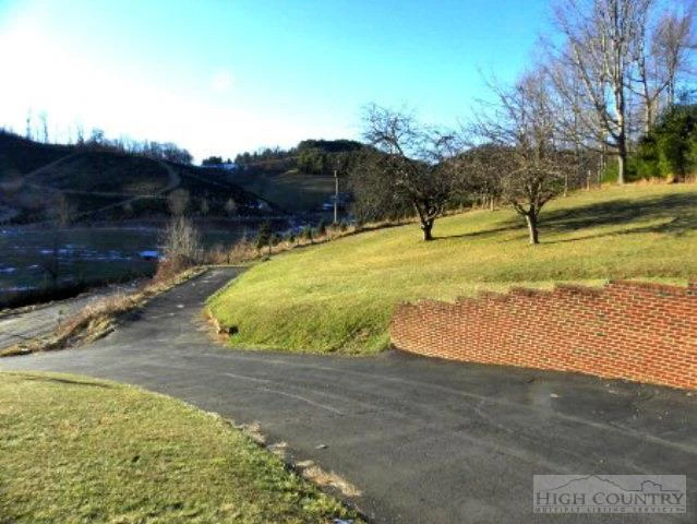 Image number 3 for the current listing