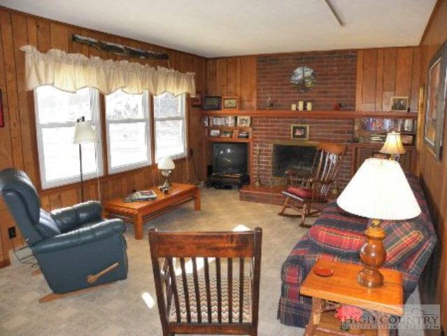 Image number 17 for the current listing