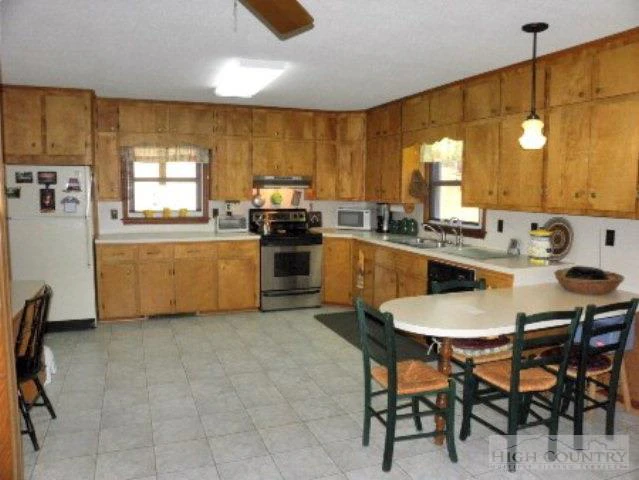 Image number 18 for the current listing