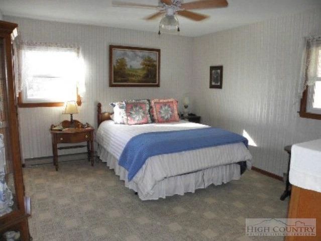 Image number 21 for the current listing