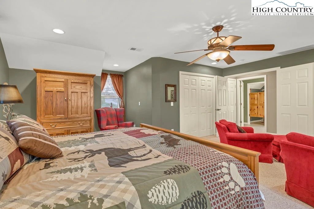 Image number 14 for the current listing