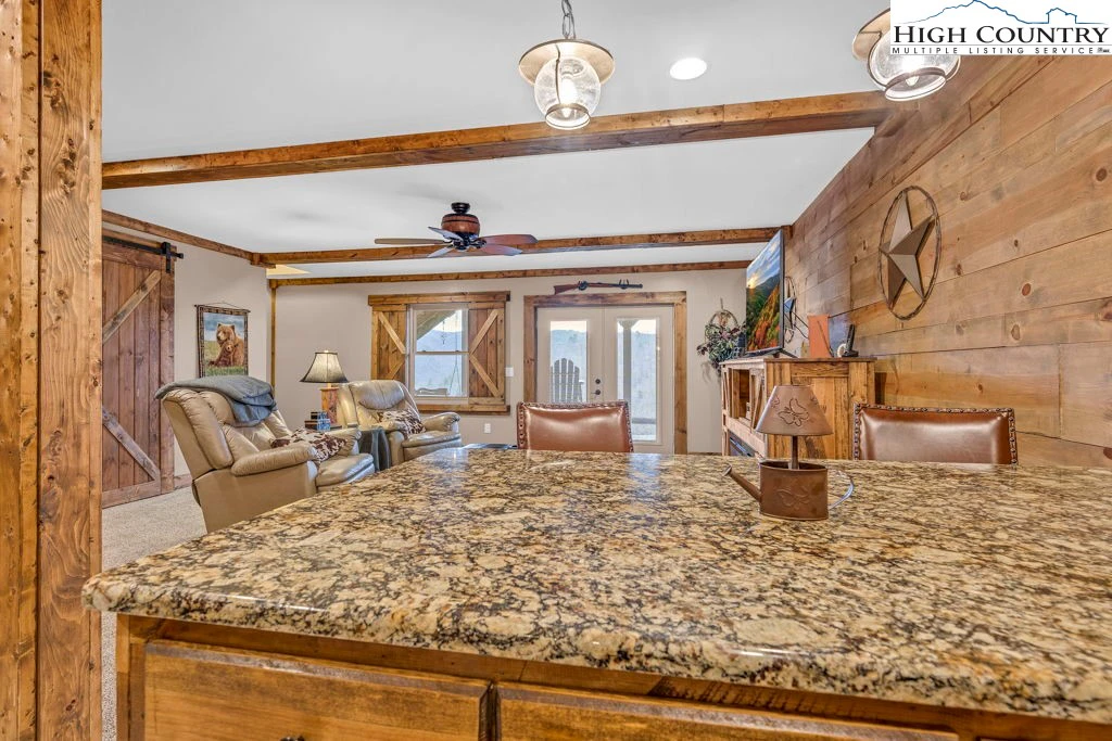 Image number 11 for the current listing
