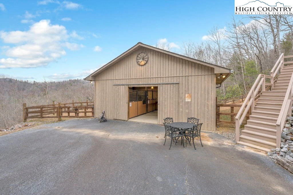 Image number 17 for the current listing