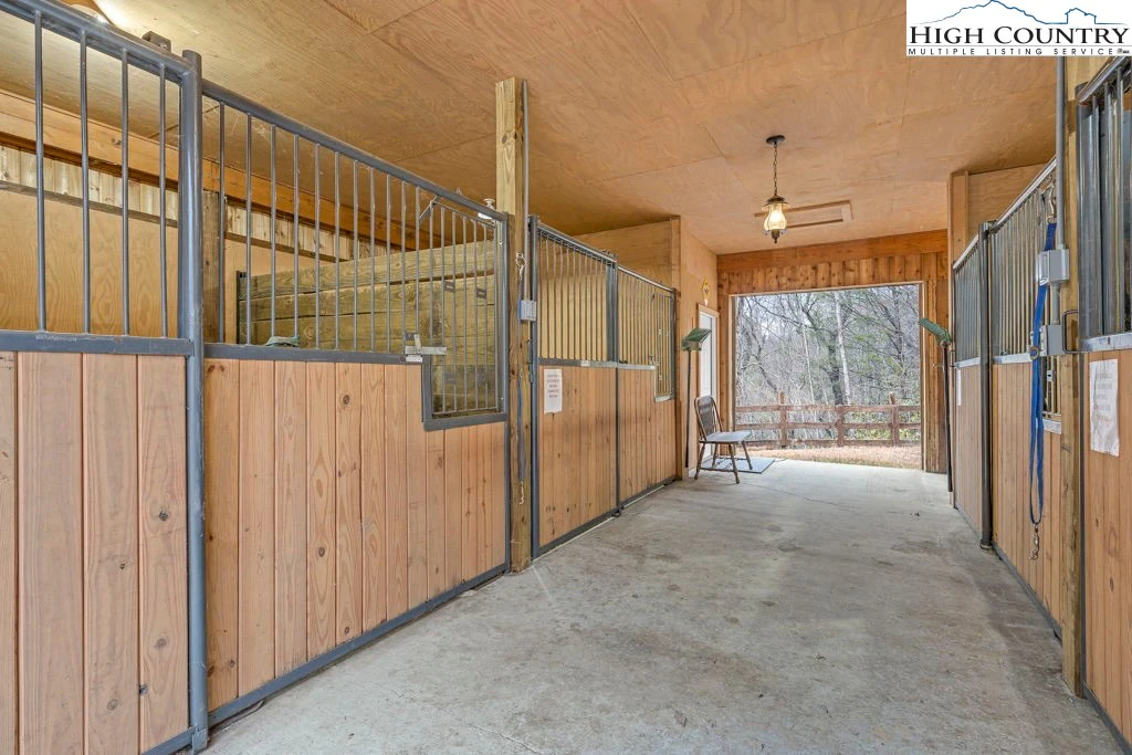 Image number 18 for the current listing