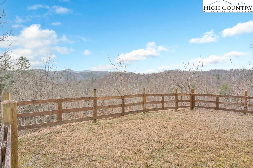 Image number 19 for the current listing