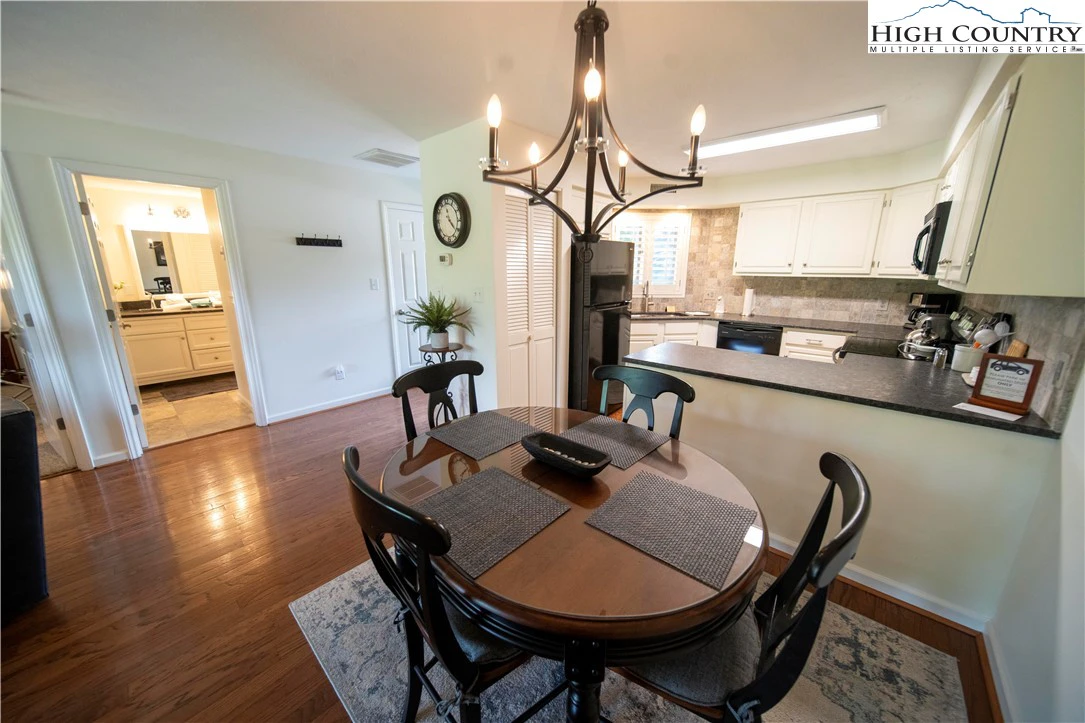 Image number 1 for the current listing