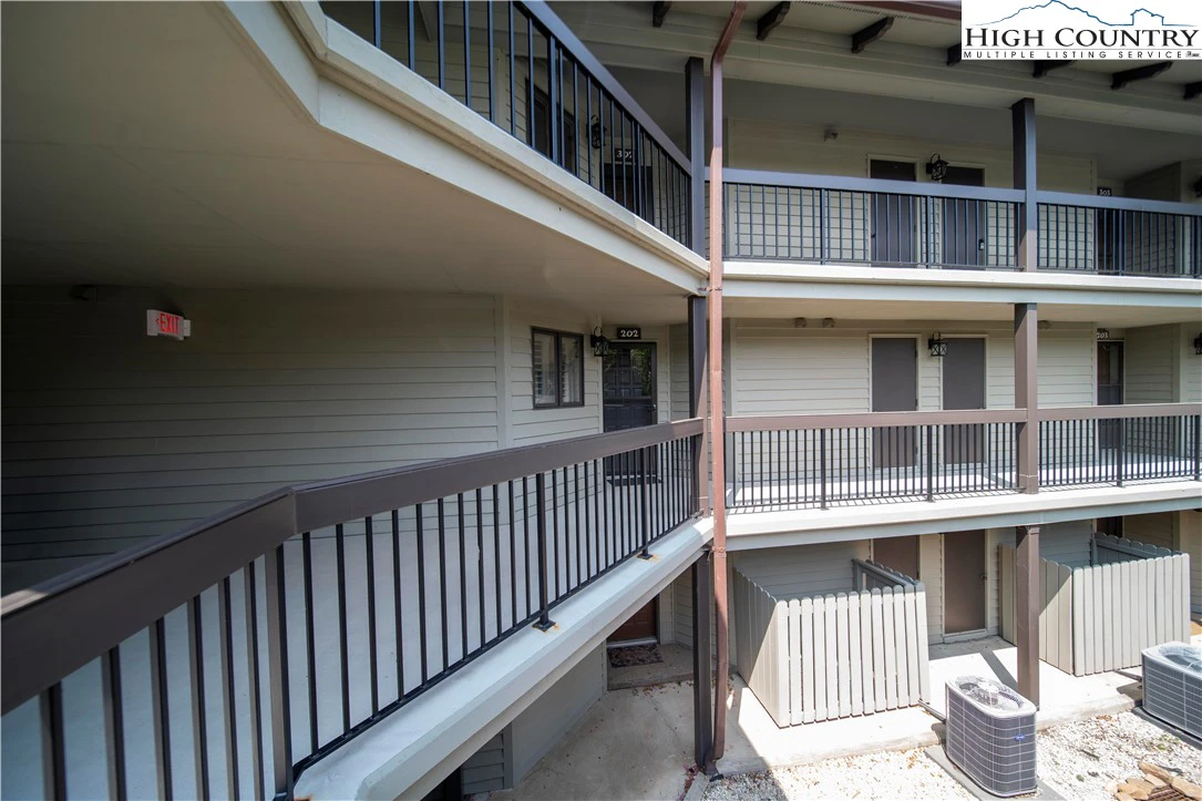 Image number 3 for the current listing