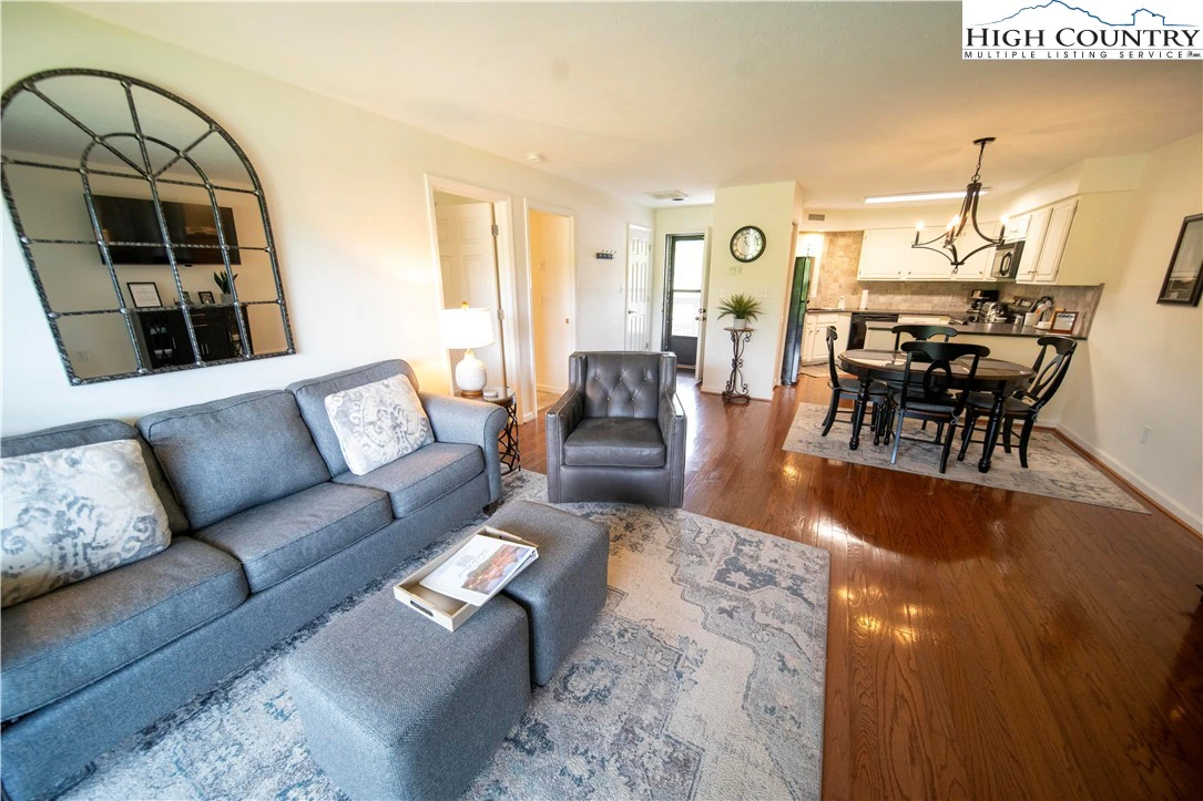 Image number 6 for the current listing
