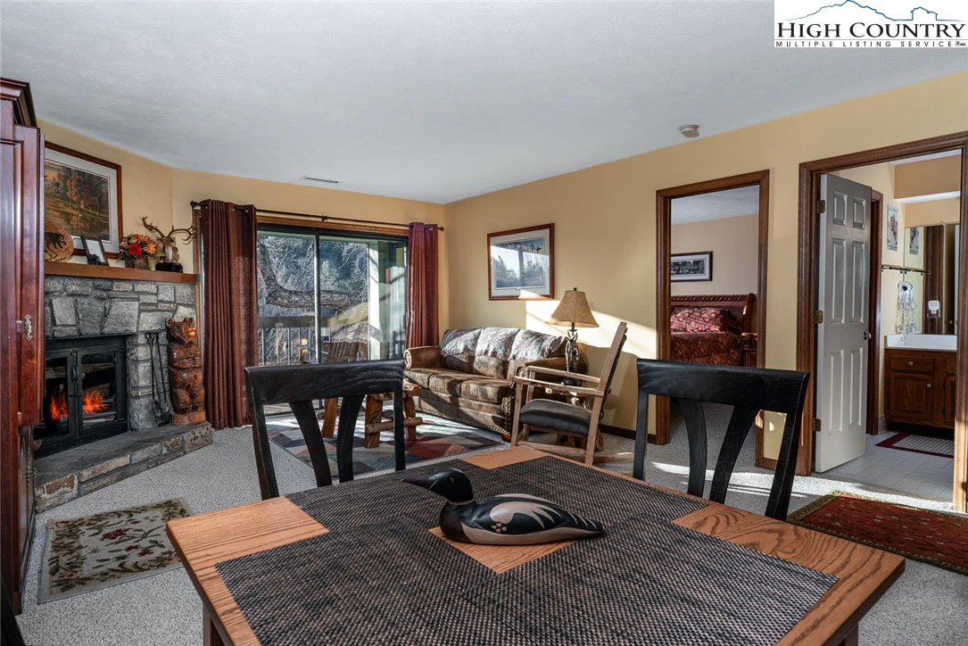 Image number 15 for the current listing
