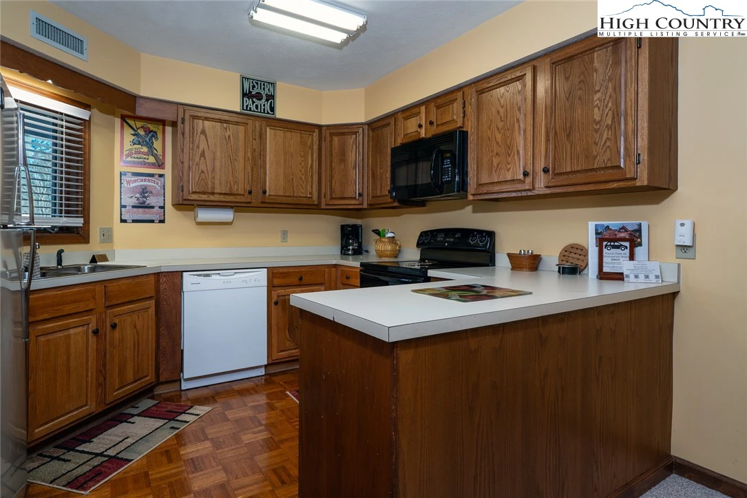 Image number 13 for the current listing