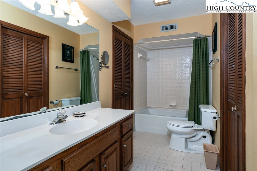 Image number 11 for the current listing