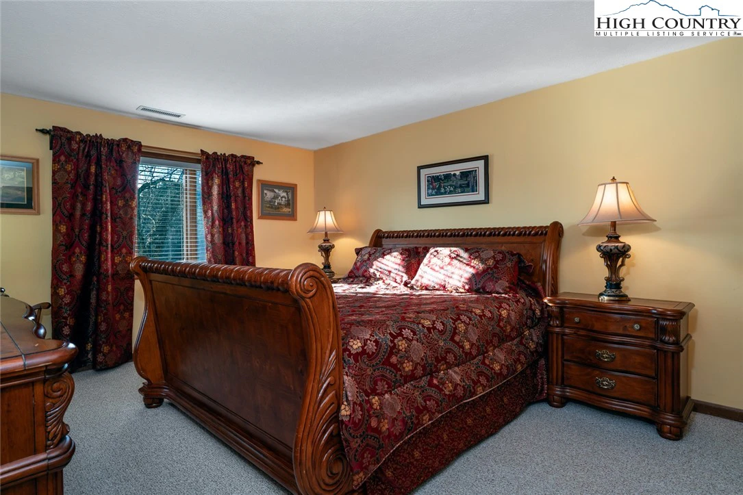 Image number 8 for the current listing