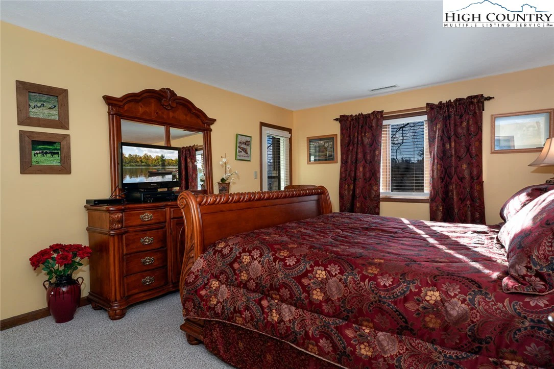 Image number 7 for the current listing
