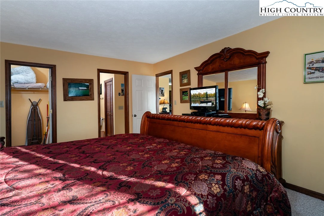 Image number 5 for the current listing