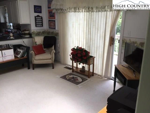 Image number 16 for the current listing