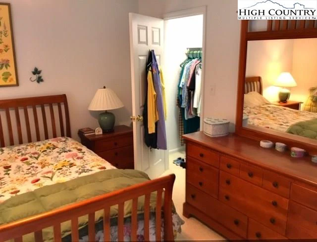 Image number 2 for the current listing
