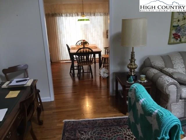 Image number 21 for the current listing