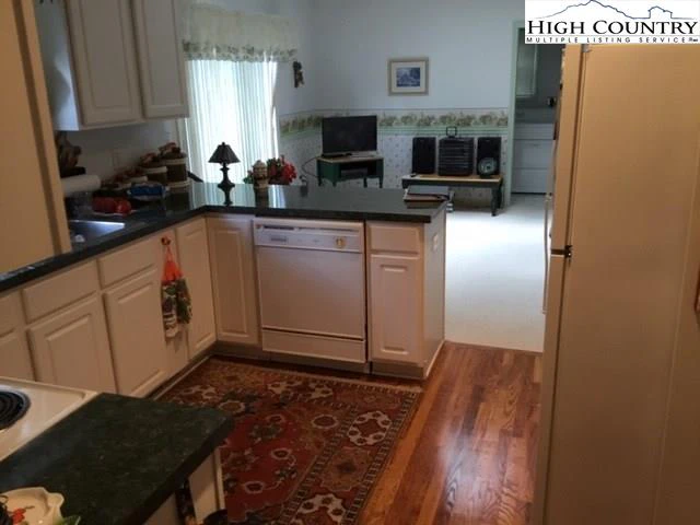 Image number 18 for the current listing