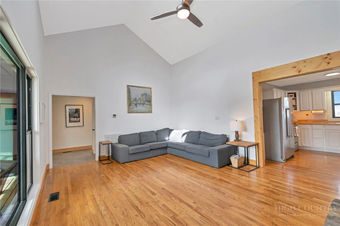 Image number 7 for the current listing