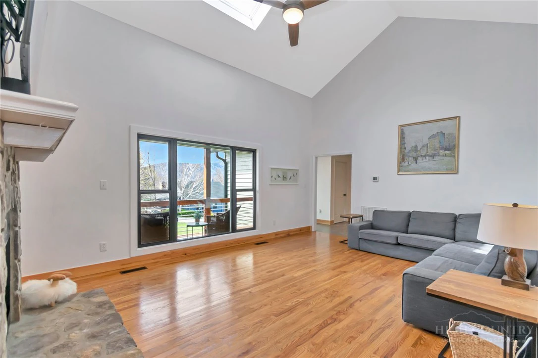 Image number 6 for the current listing