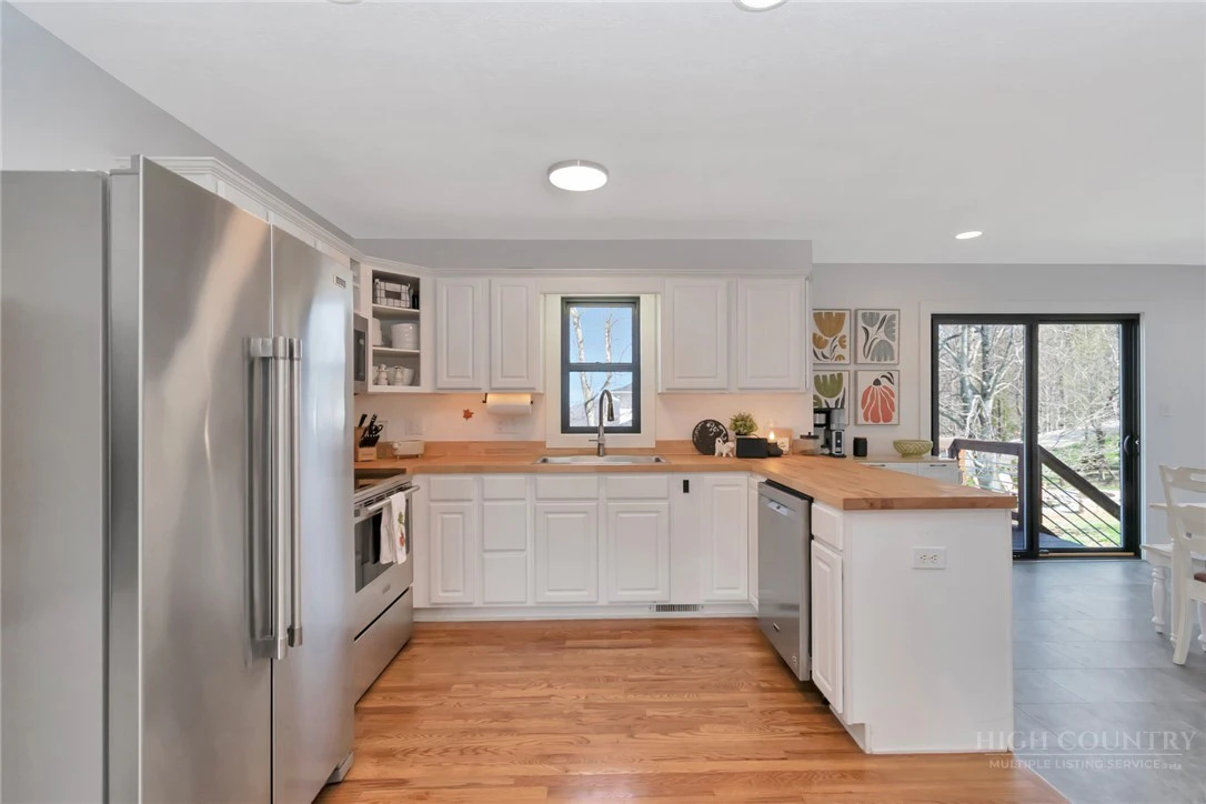 Image number 9 for the current listing