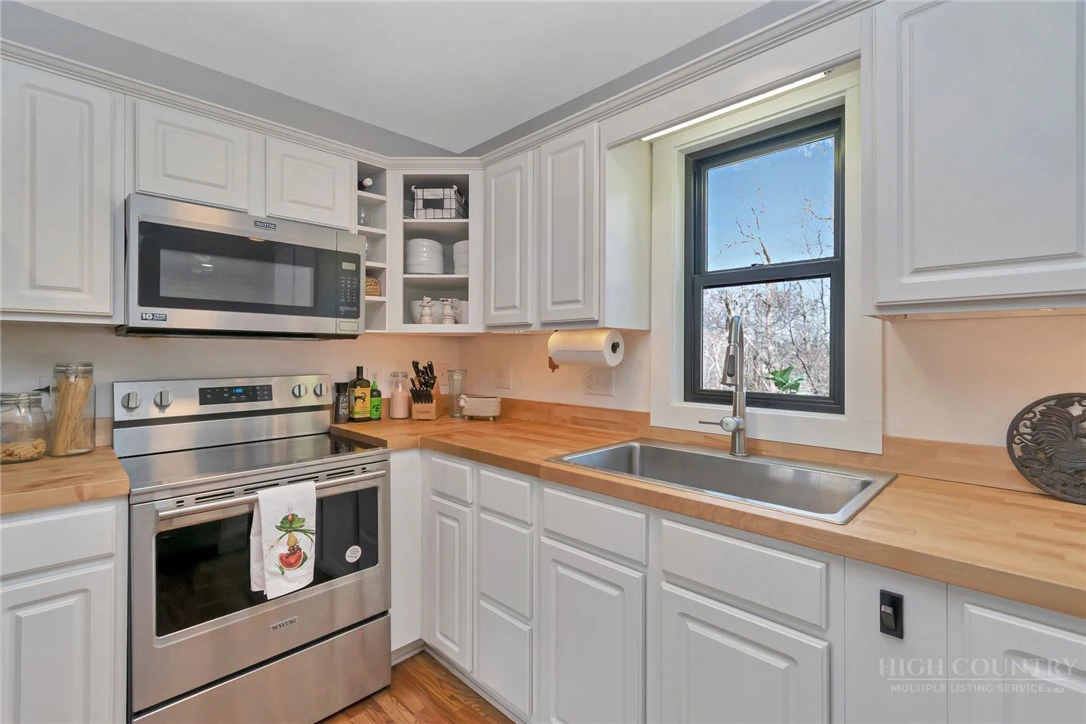 Image number 14 for the current listing
