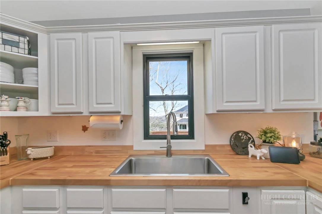 Image number 12 for the current listing