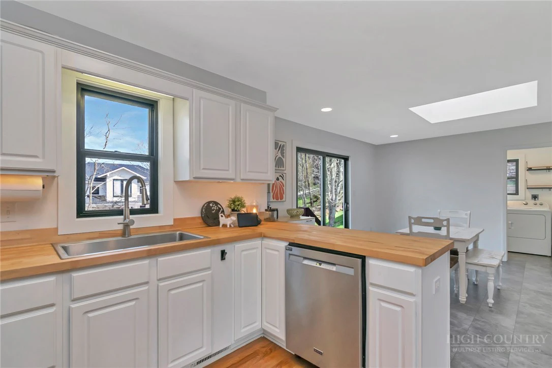 Image number 15 for the current listing