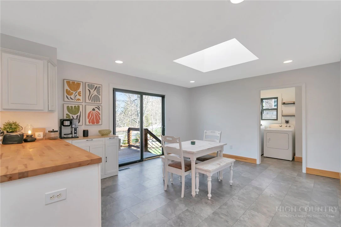 Image number 16 for the current listing