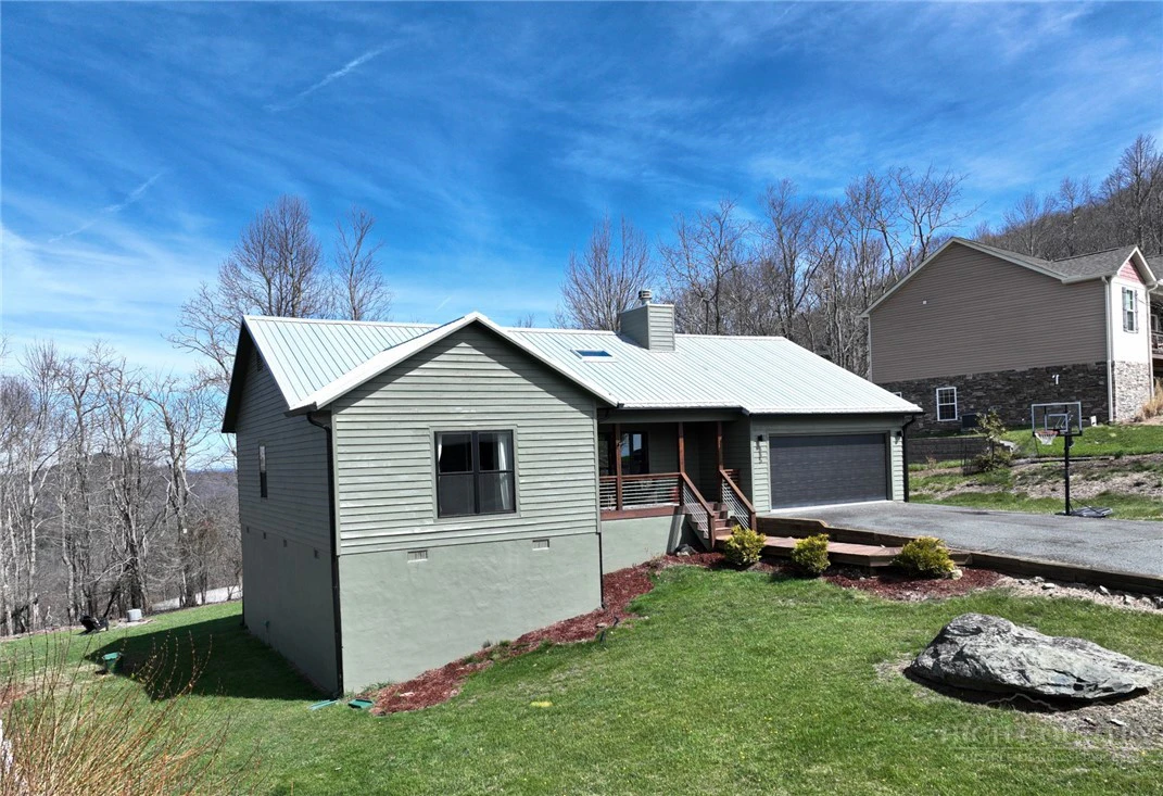 Image number 1 for the current listing