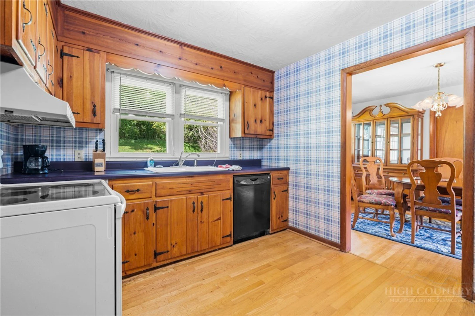 Image number 16 for the current listing