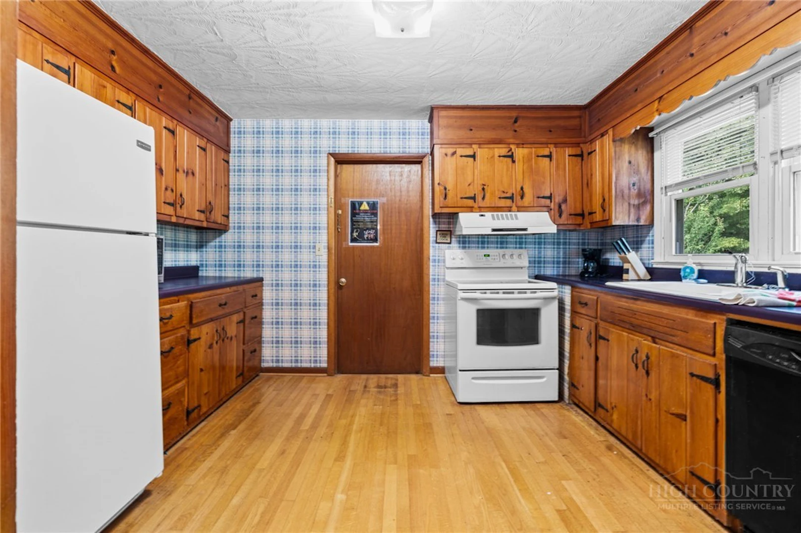 Image number 19 for the current listing