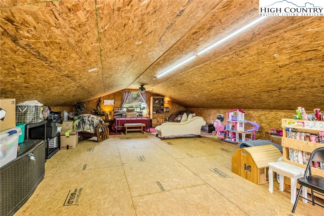 Image number 15 for the current listing