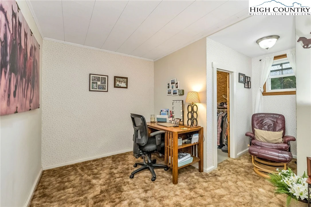 Image number 14 for the current listing