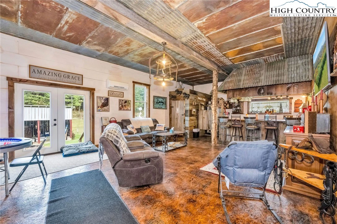 Image number 8 for the current listing