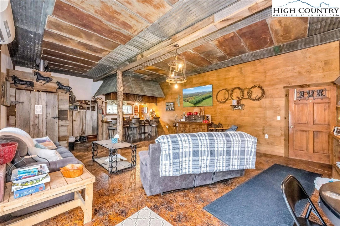 Image number 9 for the current listing