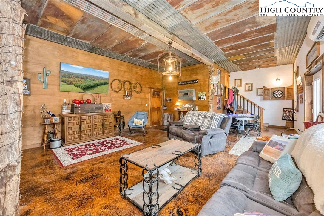 Image number 12 for the current listing