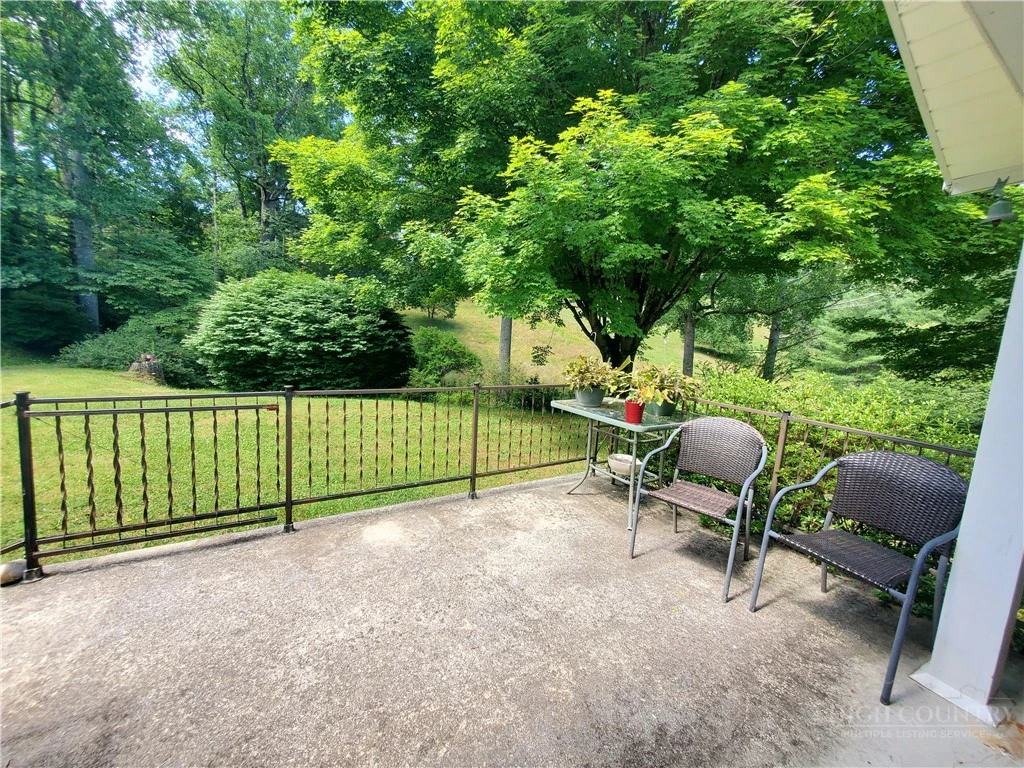 Image number 4 for the current listing