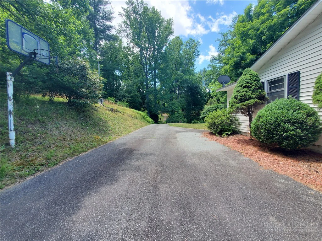 Image number 13 for the current listing