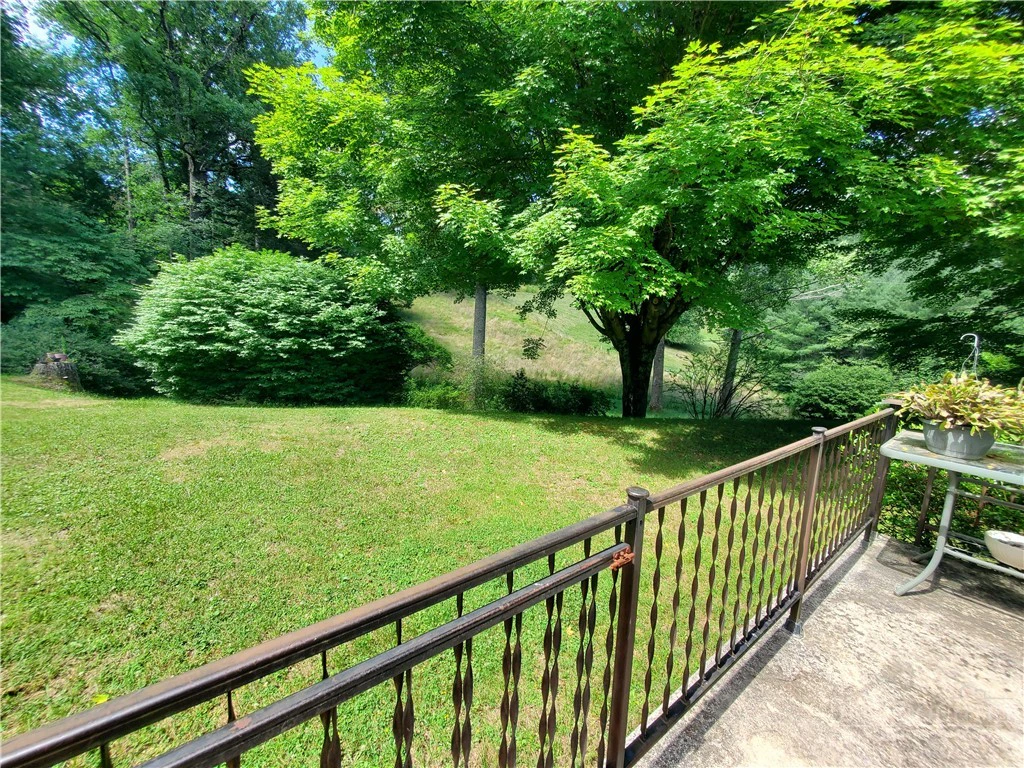 Image number 14 for the current listing