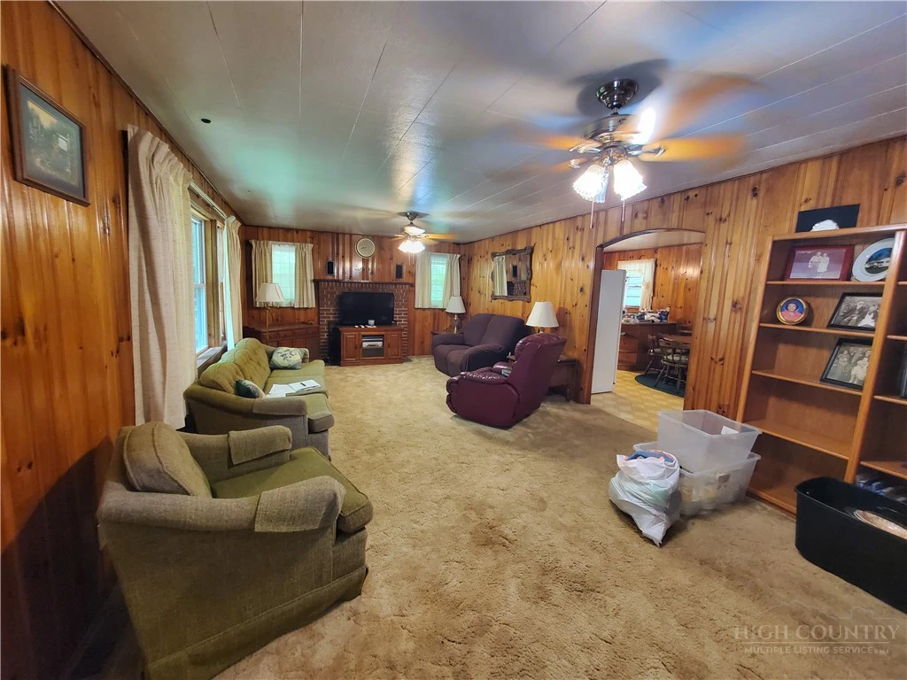 Image number 18 for the current listing