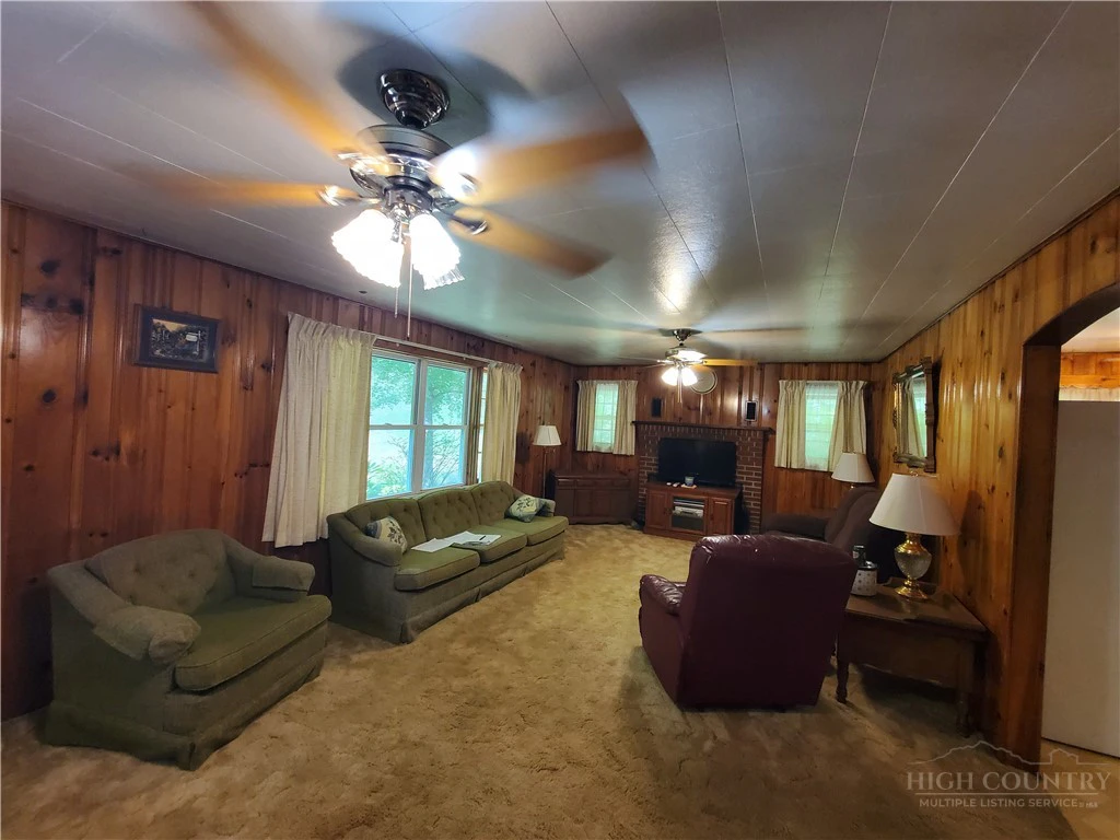 Image number 19 for the current listing