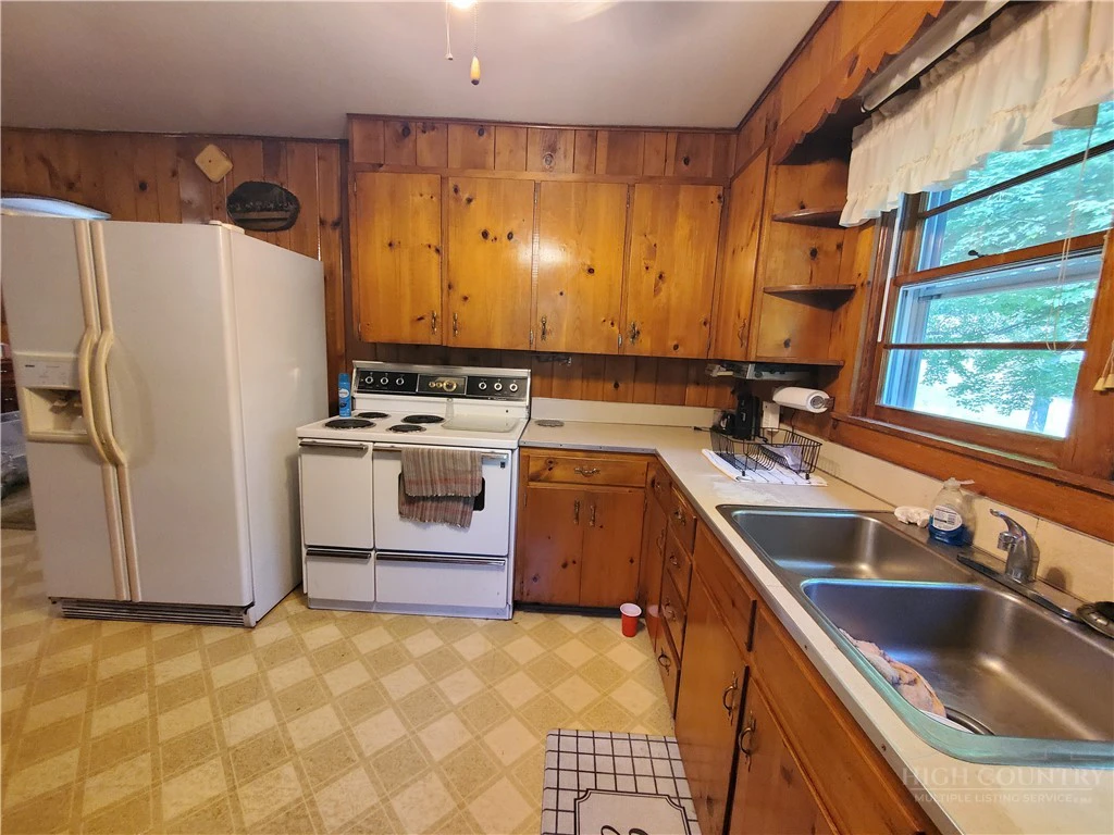 Image number 21 for the current listing