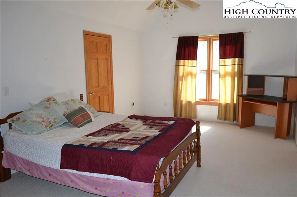 Image number 4 for the current listing