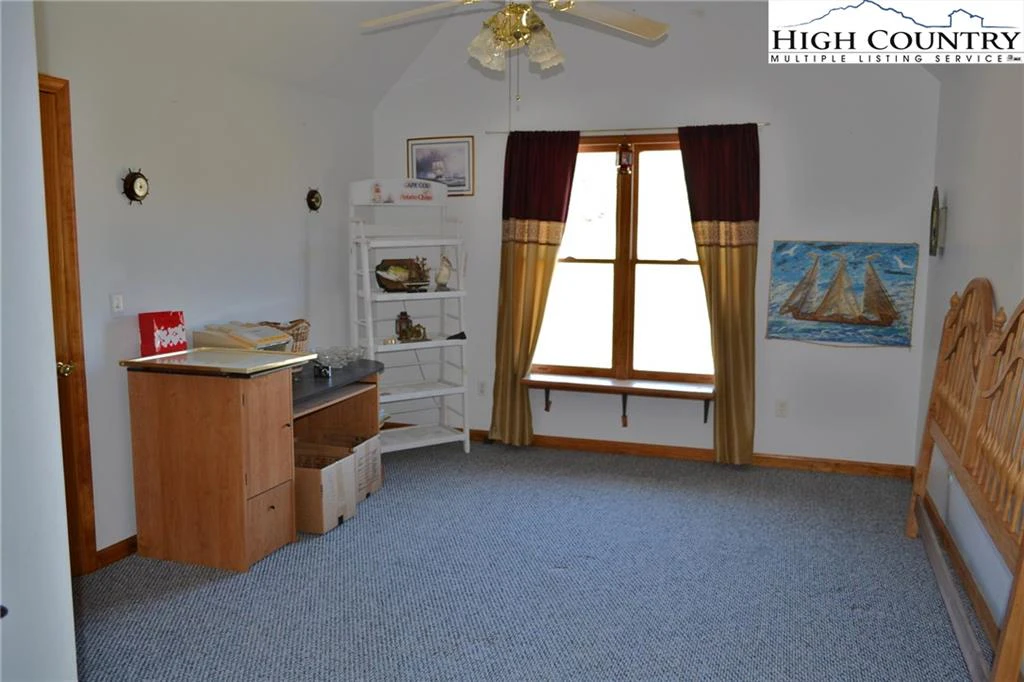 Image number 5 for the current listing