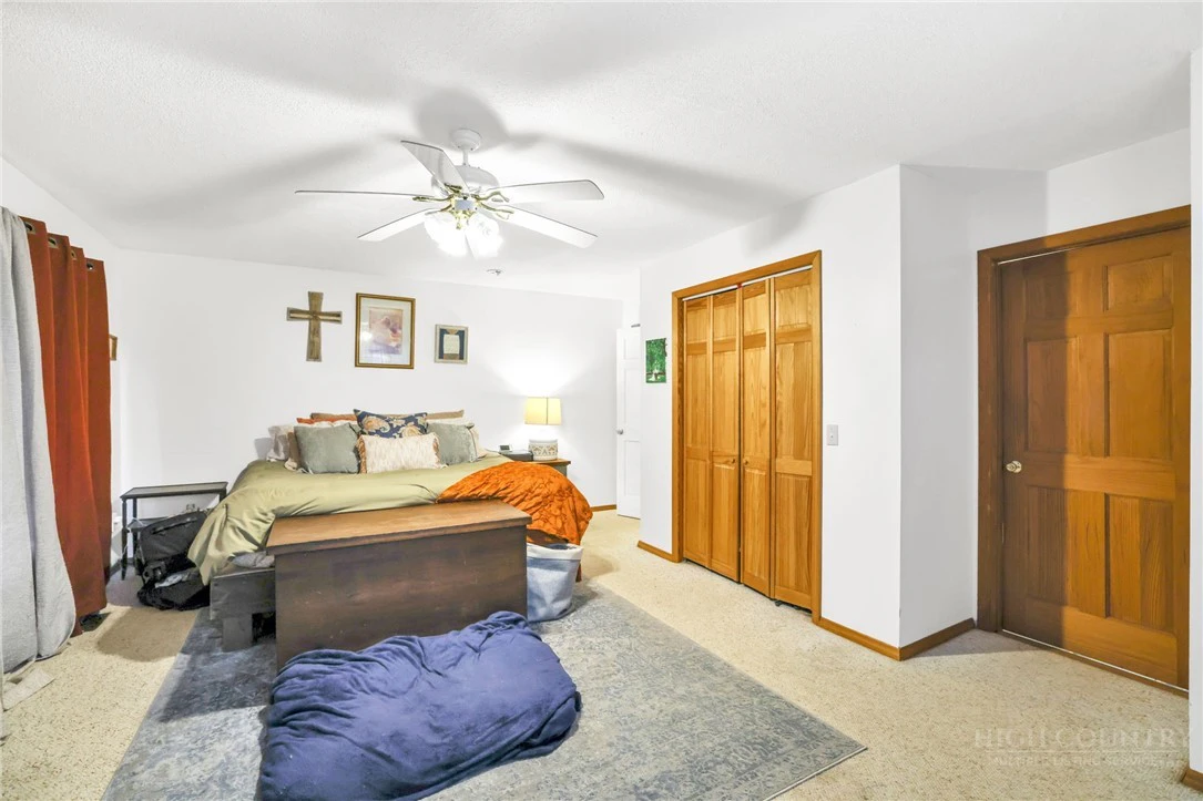 Image number 4 for the current listing