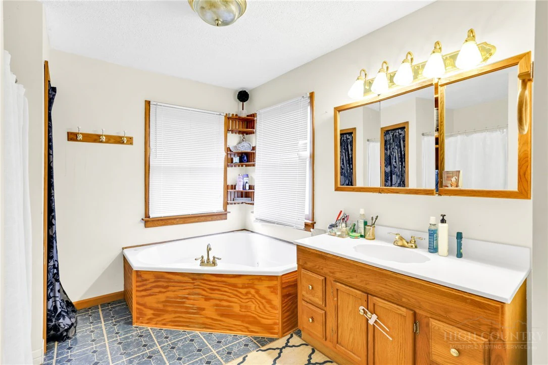 Image number 5 for the current listing
