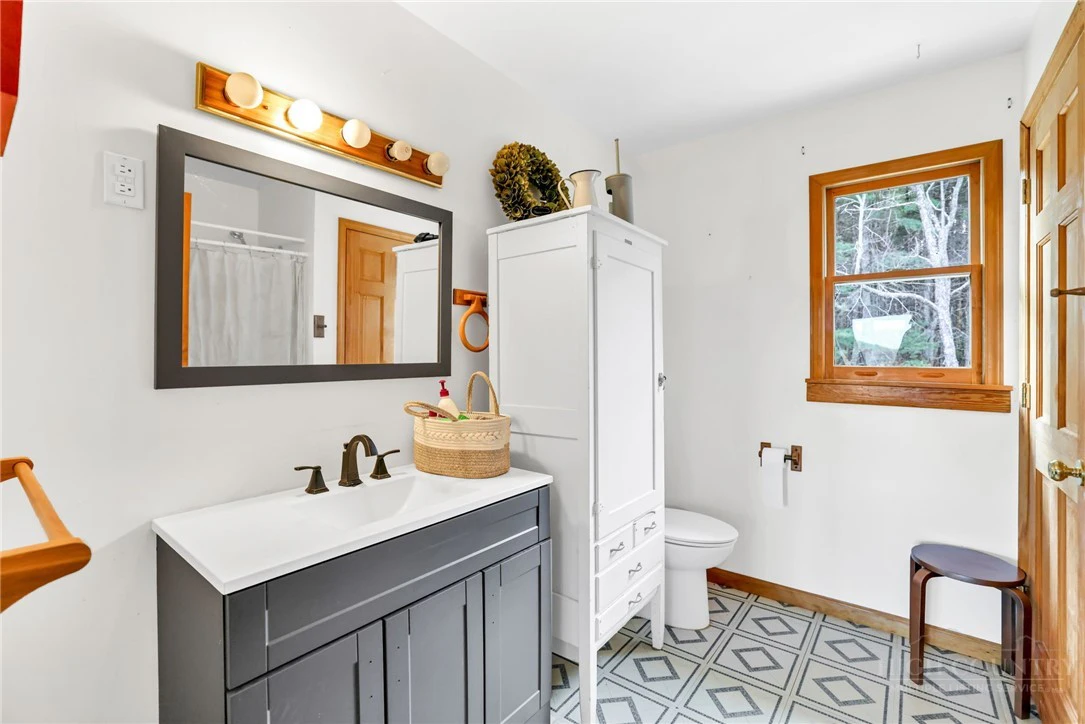 Image number 9 for the current listing