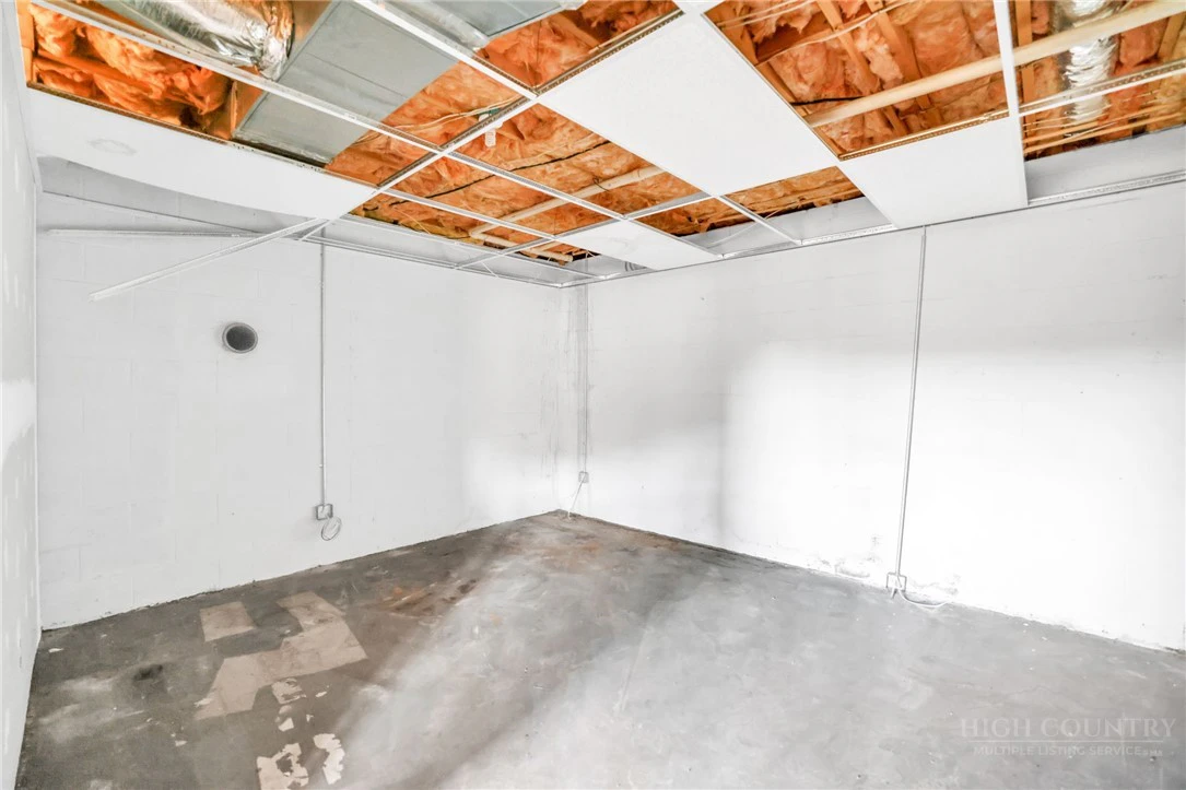 Image number 11 for the current listing