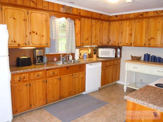 Image number 3 for the current listing